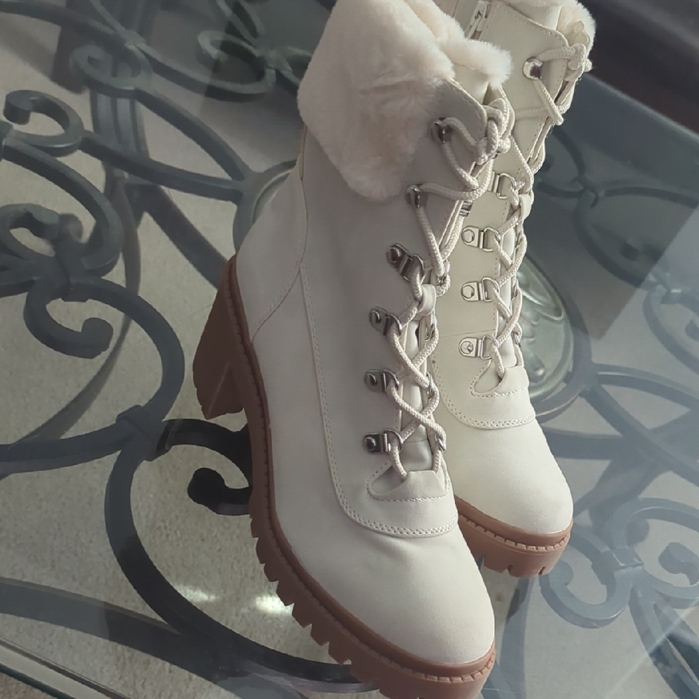 SM New York Cream Lace-Up Boots